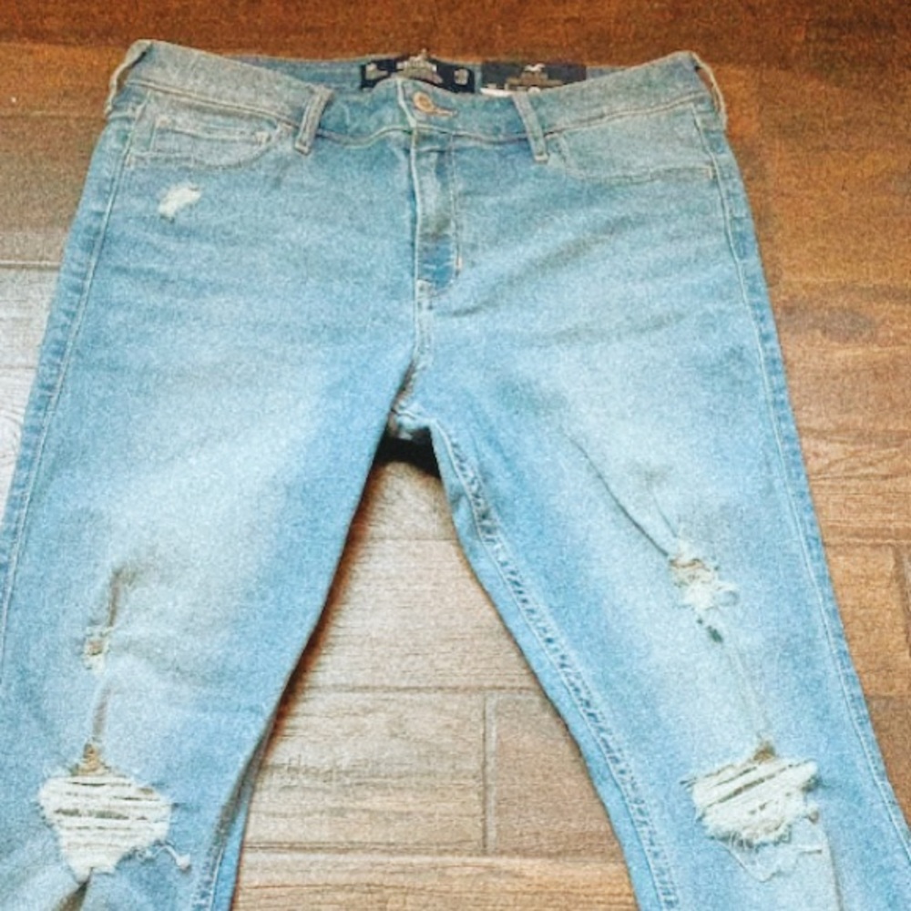 Hollister Mid Rise Crop Super Skinny Jeans - Picture 3 of 10